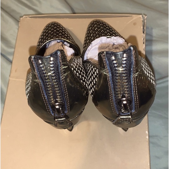 Burberry Pewter 4+inch High Heels👠Sz 37EU/6.5USA Excellent Condition!! Worn 1X! - Picture 8 of 12